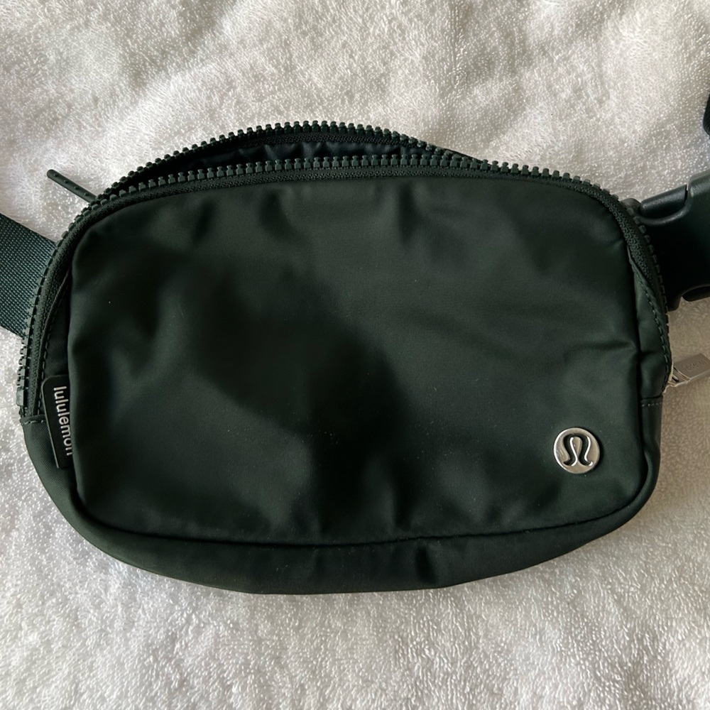 lululemon crossbody bag